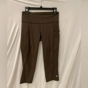 Lululemon cropped leggings with pockets  size 6